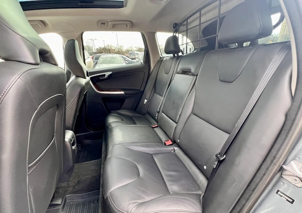 Volvo XC 60 cena 89900 przebieg: 113169, rok produkcji 2017 z Żychlin małe 326